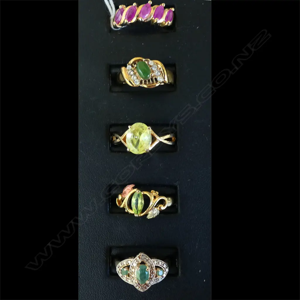 5 SILVER GILT & COLOURED STONE RINGS Image 1++