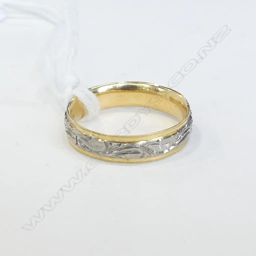 18CT & ENGRAVED PALLADIUM BAND RING NEW OLD STOCK 3.75gms Image 1++