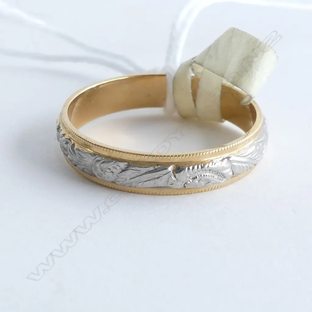 18CT & ENGRAVED PALLADIUM BAND RING NEW OLD STOCK 3.08gms Image 1++