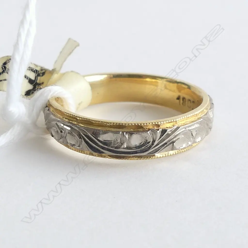 18CT & ENGRAVED PALLADIUM BAND RING NEW OLD STOCK 4.48gms Image 1++