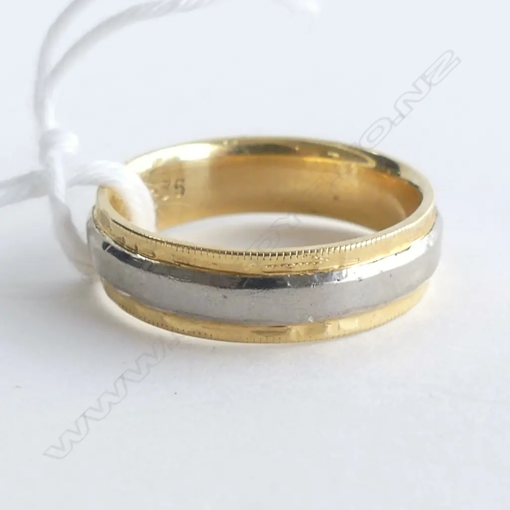 18CT & ENGRAVED PALLADIUM BAND RING NEW OLD STOCK 5.01gms Image 1++
