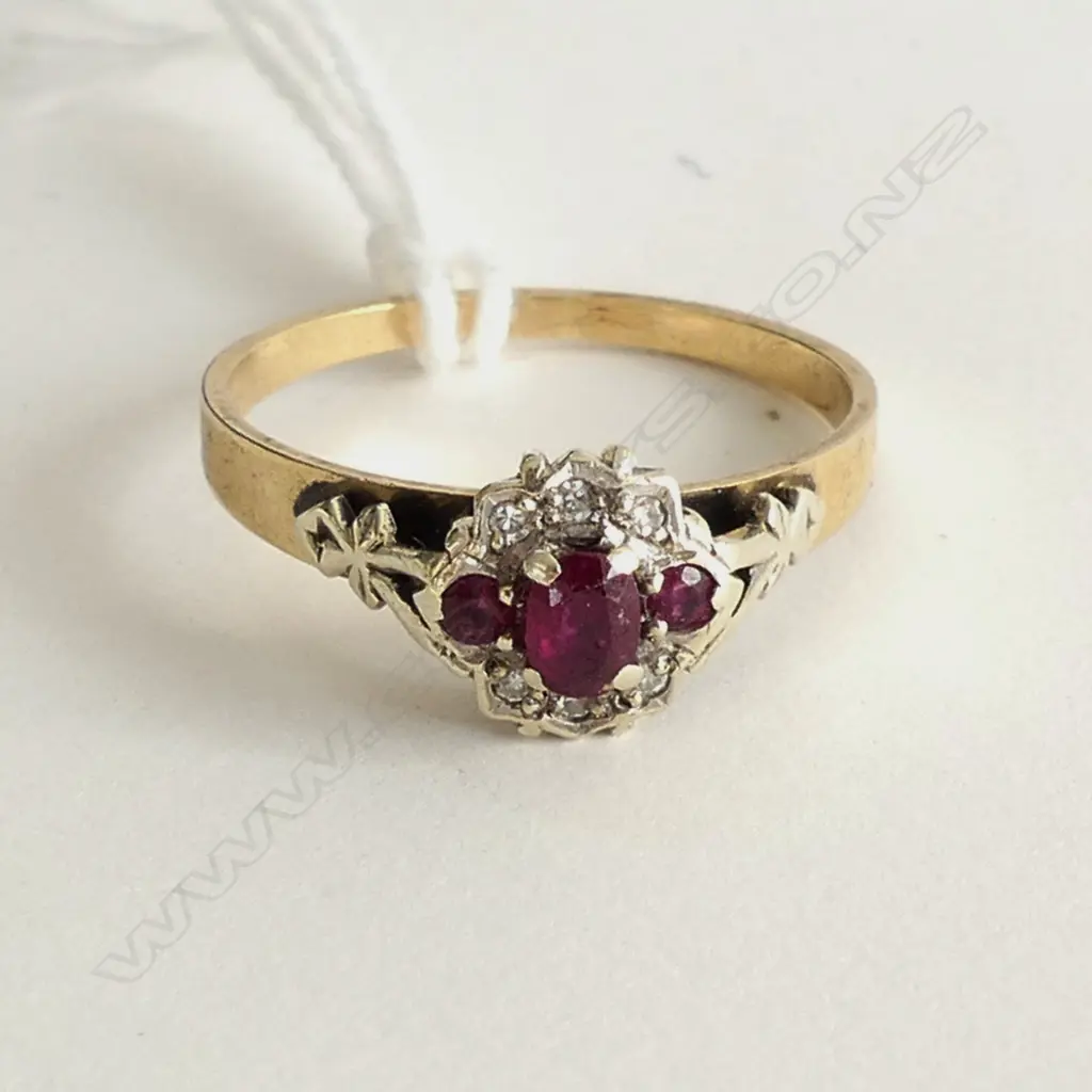 9CT GOLD RUBY & DIAMOND RING Image 1++
