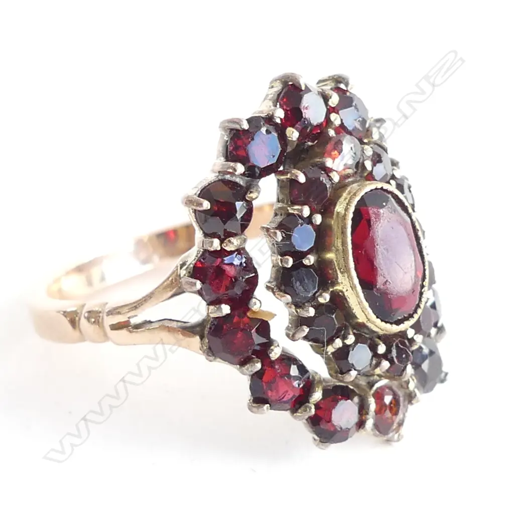 9ct ROSE GOLD & GARNET CLUSTER RING C1900 3.95gms Image 1++