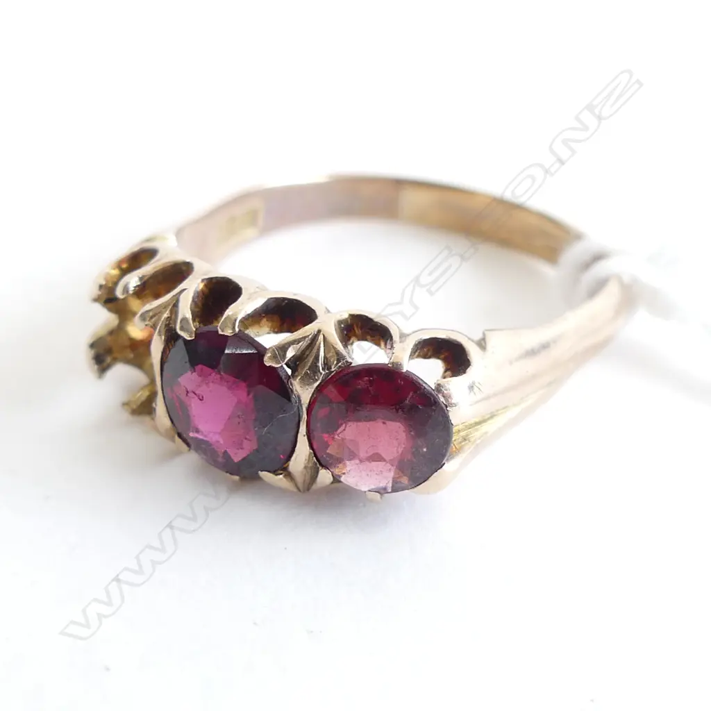 18CT BRIDGE RING 1 RED STONE MISSING 4.9gms Image 1++