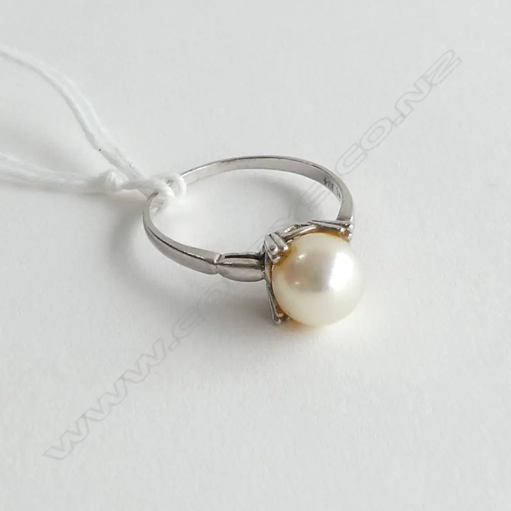 14K WHITE GOLD & CULTURED PEARL RING 3.2gms Image 1++
