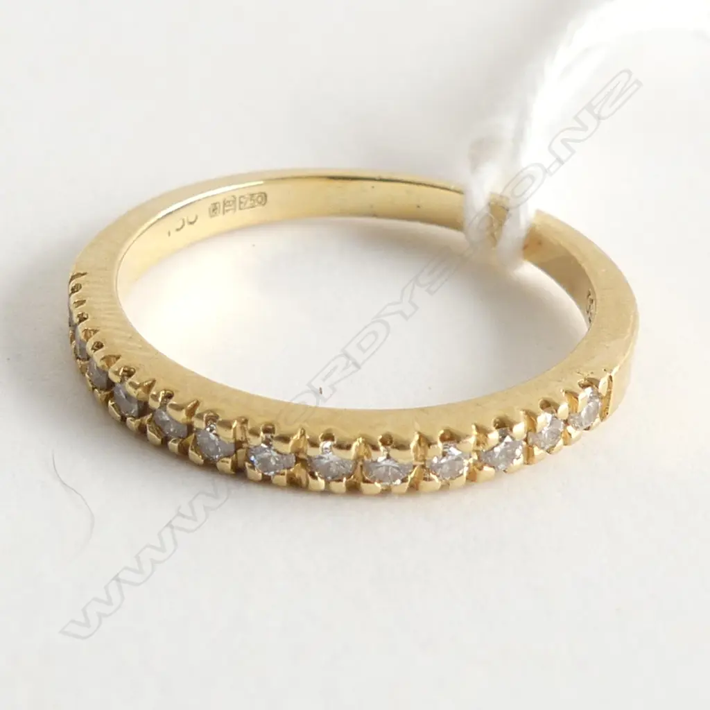 (78) 18CT GOLD DIAMOND ETERNITY RING 0.20ct 2.2gm Image 1++