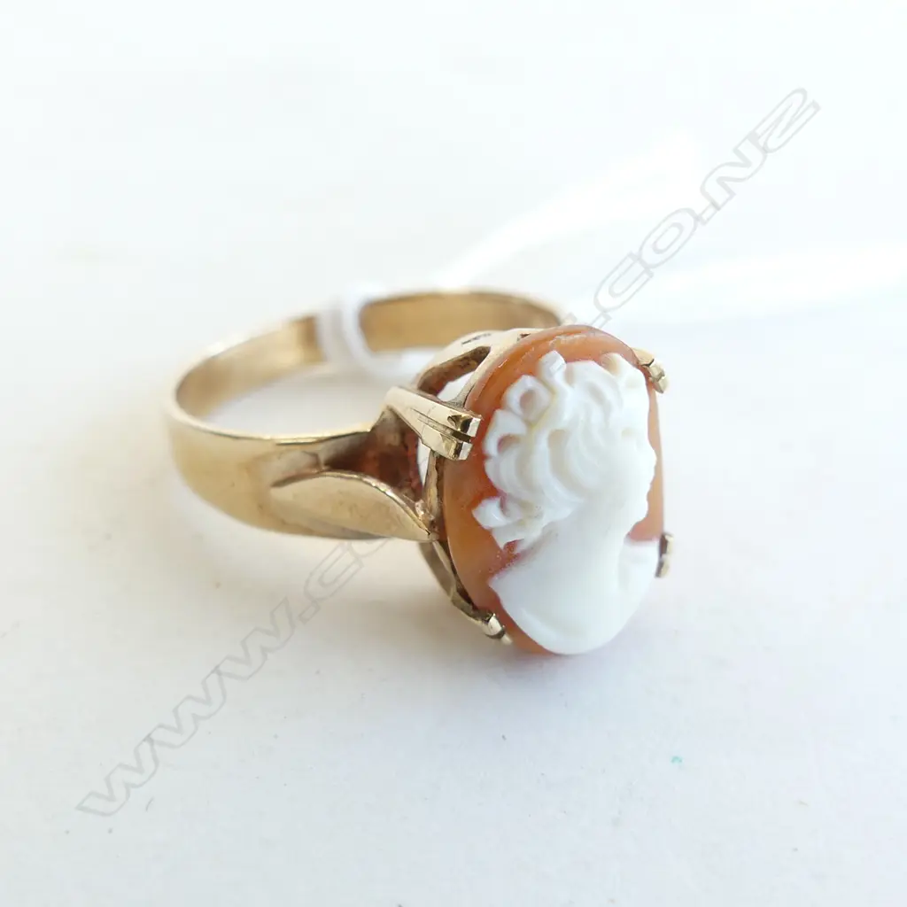 9CT CAMEO RING 4.3 GRAMS Image 1++