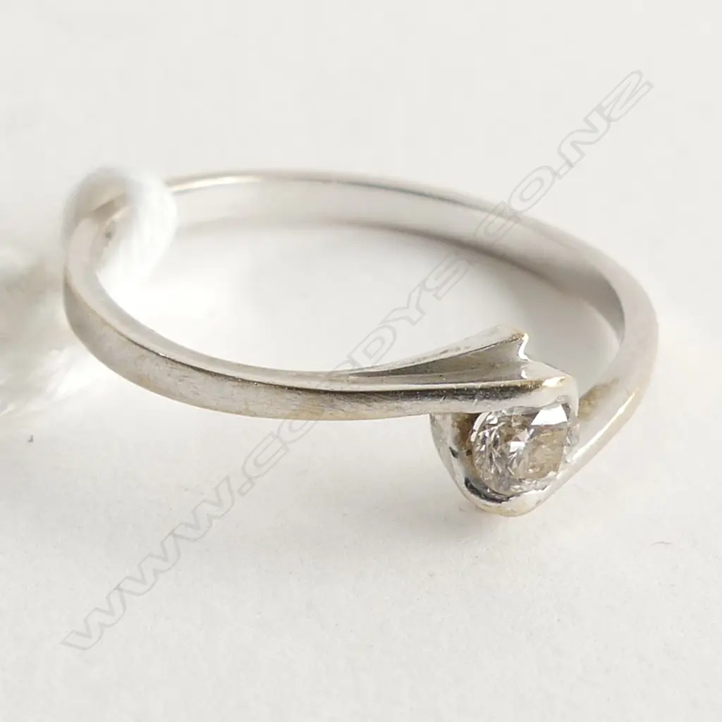 (71) 18CT WHITE GOLD 0.13CT DIAMOND SOLITAIRE RING Image 1++