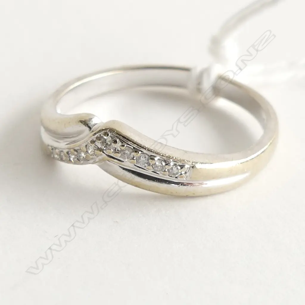 (62) 9CT WHITE GOLD DIAMOND SET WEDDING BAND Image 1++