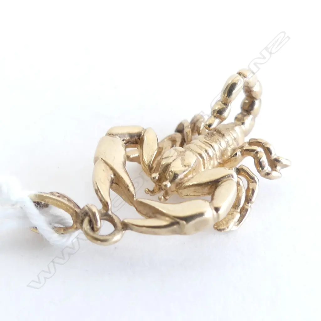 9CT GOLD SCORPION PENDANT 3.2gms Image 1++