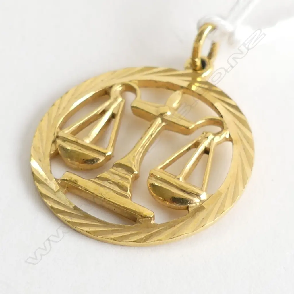 (69) 19CT GOLD LIBRA SCALES CHARM 1.9gm Image 1++