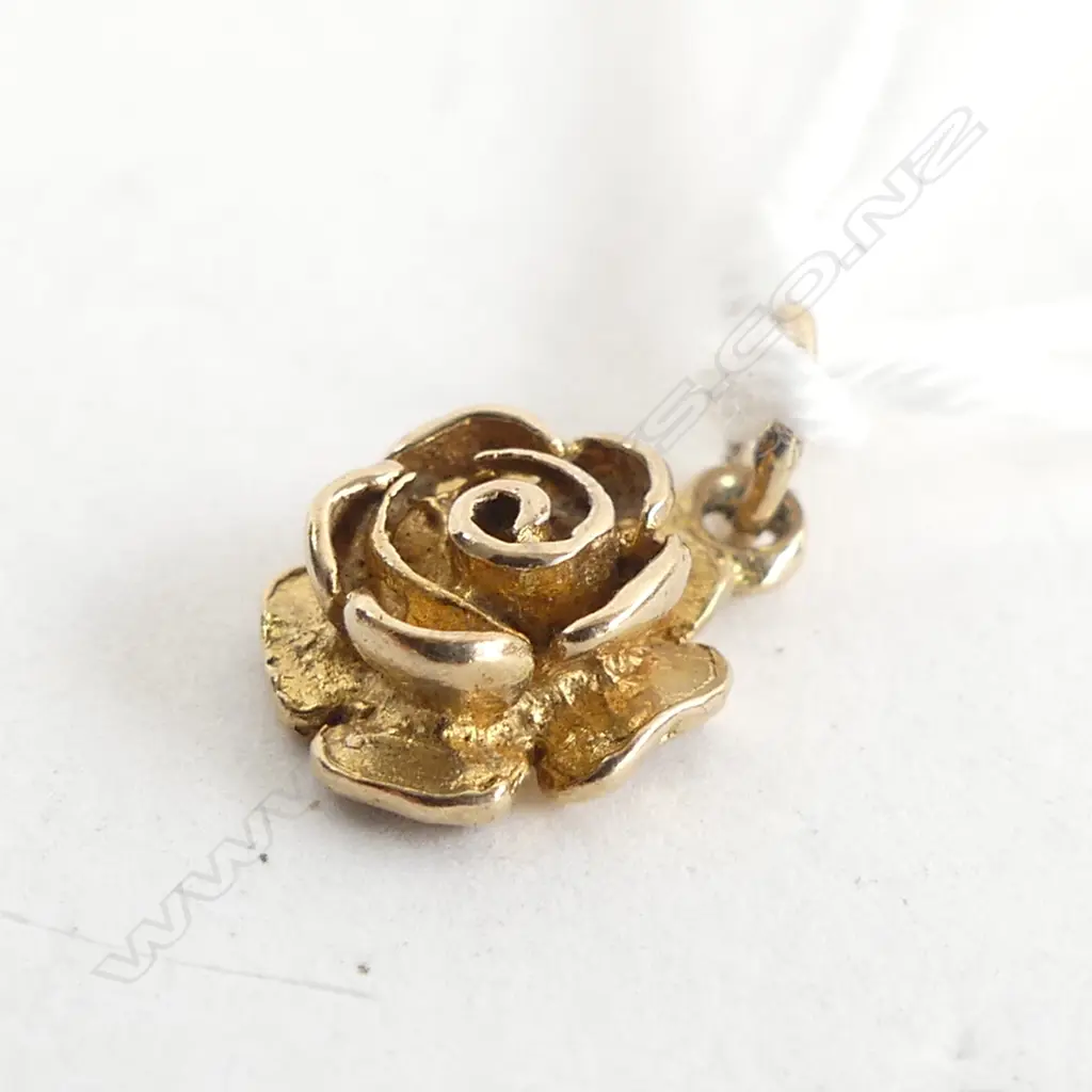 9CT GOLD ROSE CHARM STAMPED 375  (0.8 gms) Image 1++