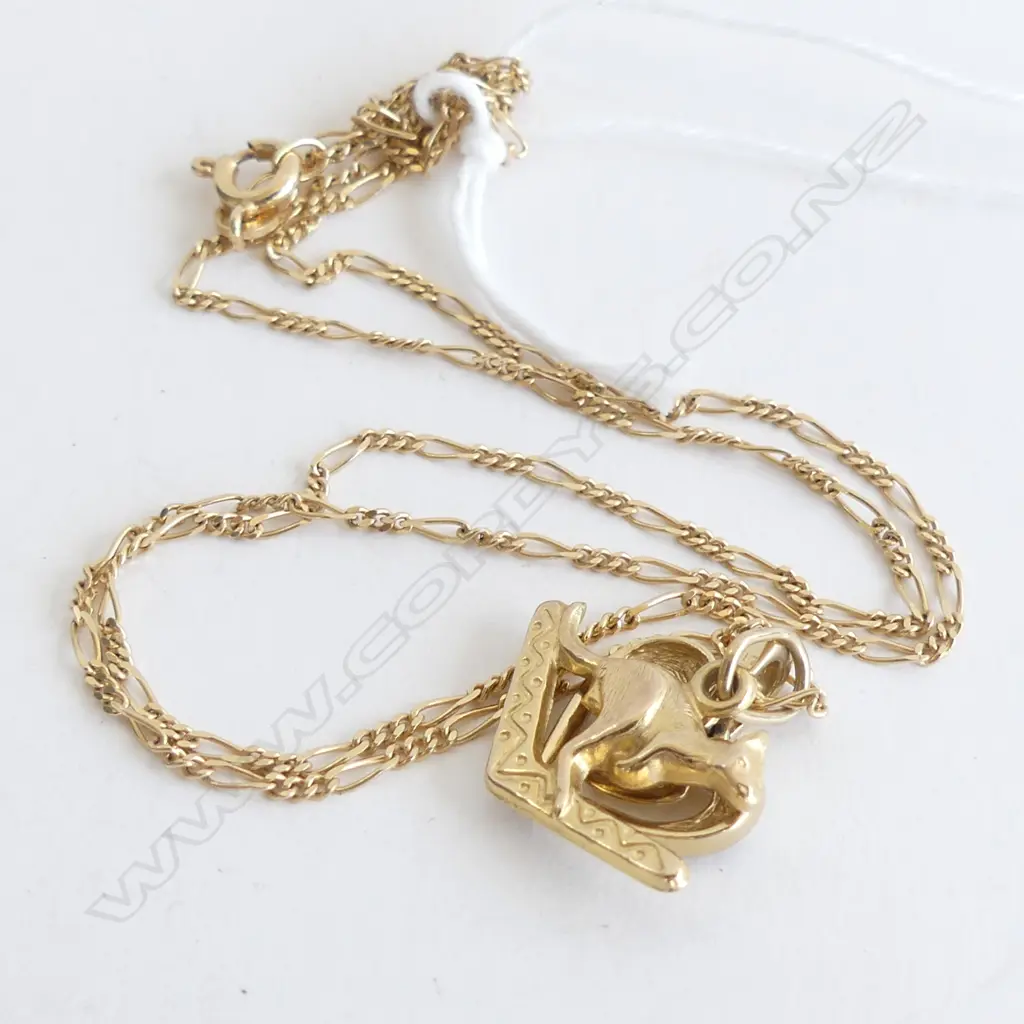 9CT NECKLACE W 2 PENDANTS. KANGAROO & HEART. 4.28gms Image 1++