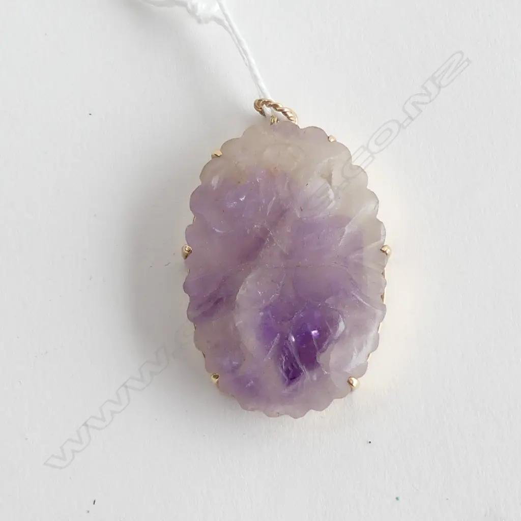 9CT GOLD FRAMED CARVED CHINESE AMETHYST PENDANT H.37mm Image 1++