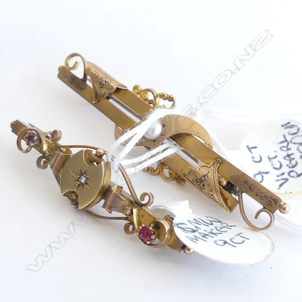 2 VICTORIAN 9CT FANCY BAR BROOCHES 6.4gms Image 1++