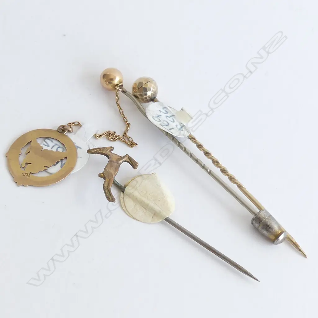 3x 9ct STICK PINS. 2 W STEEL PINS. 4.6GMS Image 1++