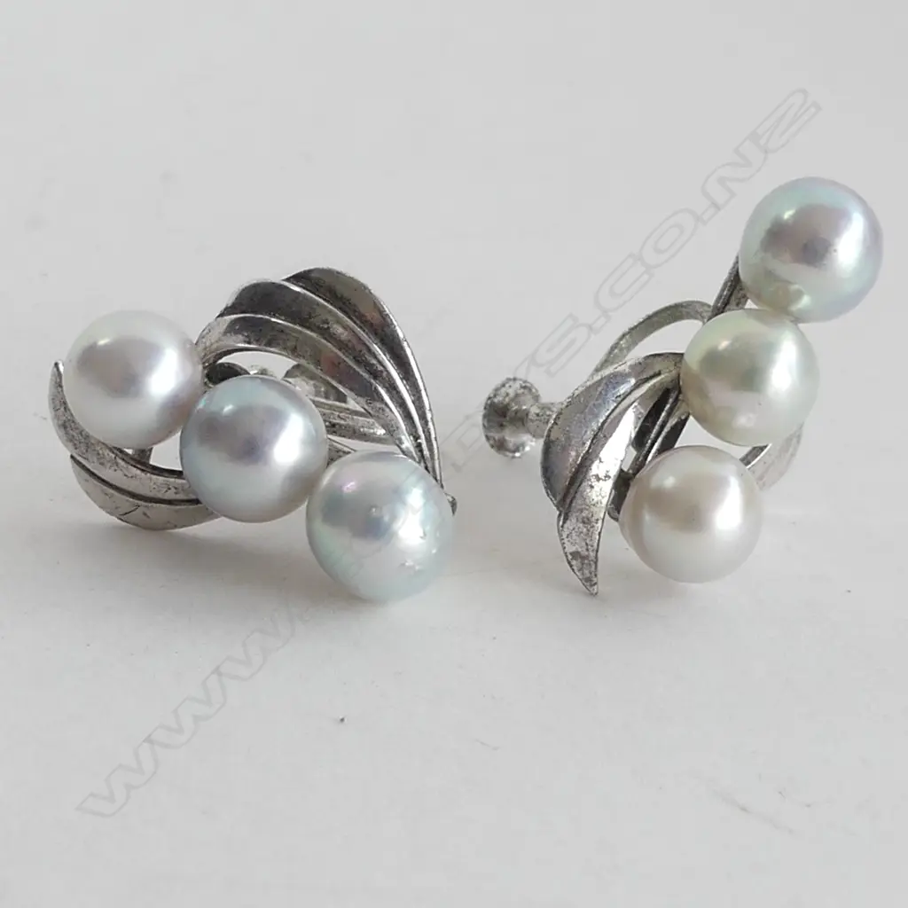 VINTAGE STERLING SILVER SCREW ON GREY PEARL EARRINGS Image 1++