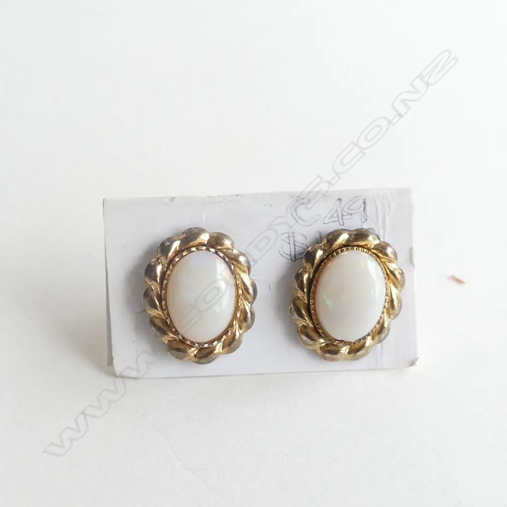 PR GOLD PLATE & MILK OPAL EARRINGS Image 1++