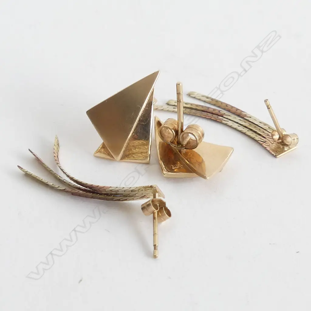 TWO PAIRS OF 9CT GOLD EARRINGS 5gm Image 1++