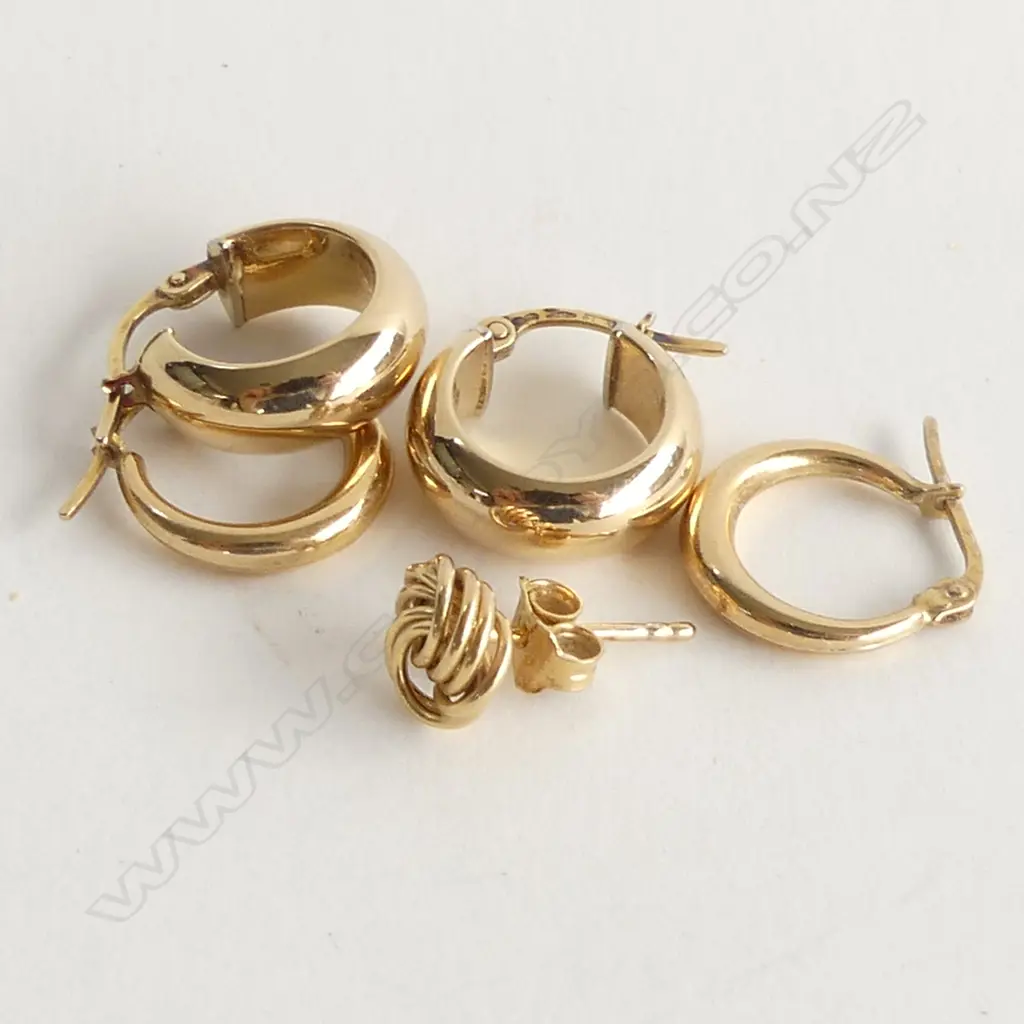 (74) 2 PAIRS 9CT GOLD EARRINGS + 1 KNOT STUD EARRING 3.5gm Image 1++