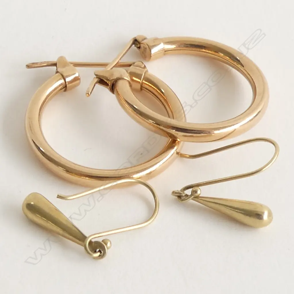 (52) PAIR OF 9CT GOLD HOOP EARRINGS AND DROP EARRINGS Image 1++