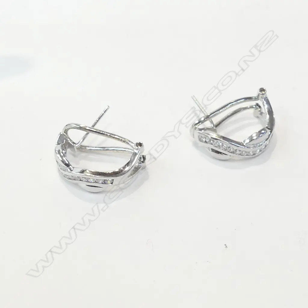 PR 9CT WHITE GOLD EARRINGS  Image 1++