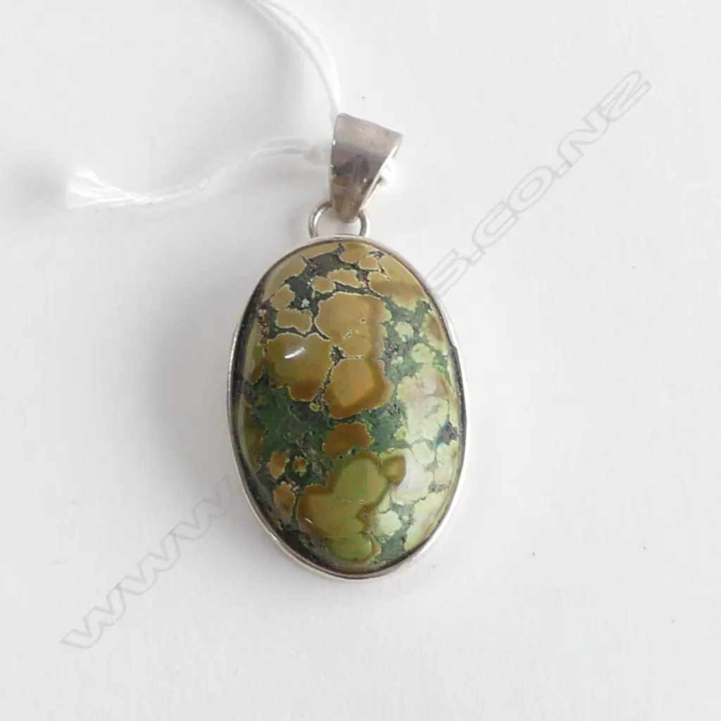 SILVER FRAMED OVAL TURQUOISE PENDANT  Image 1++