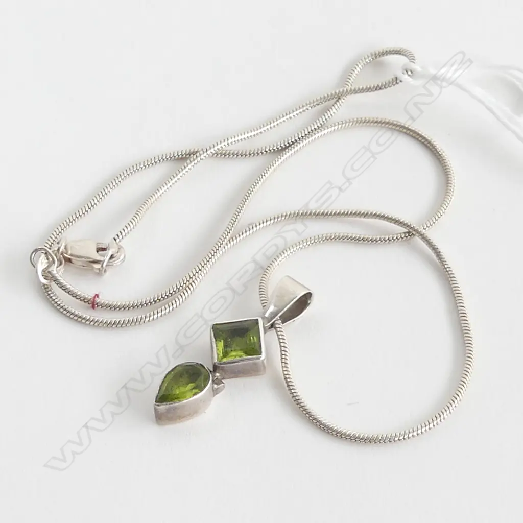 SILVER & PERIDOT? PENDANT NECKLACE  40CM Image 1++