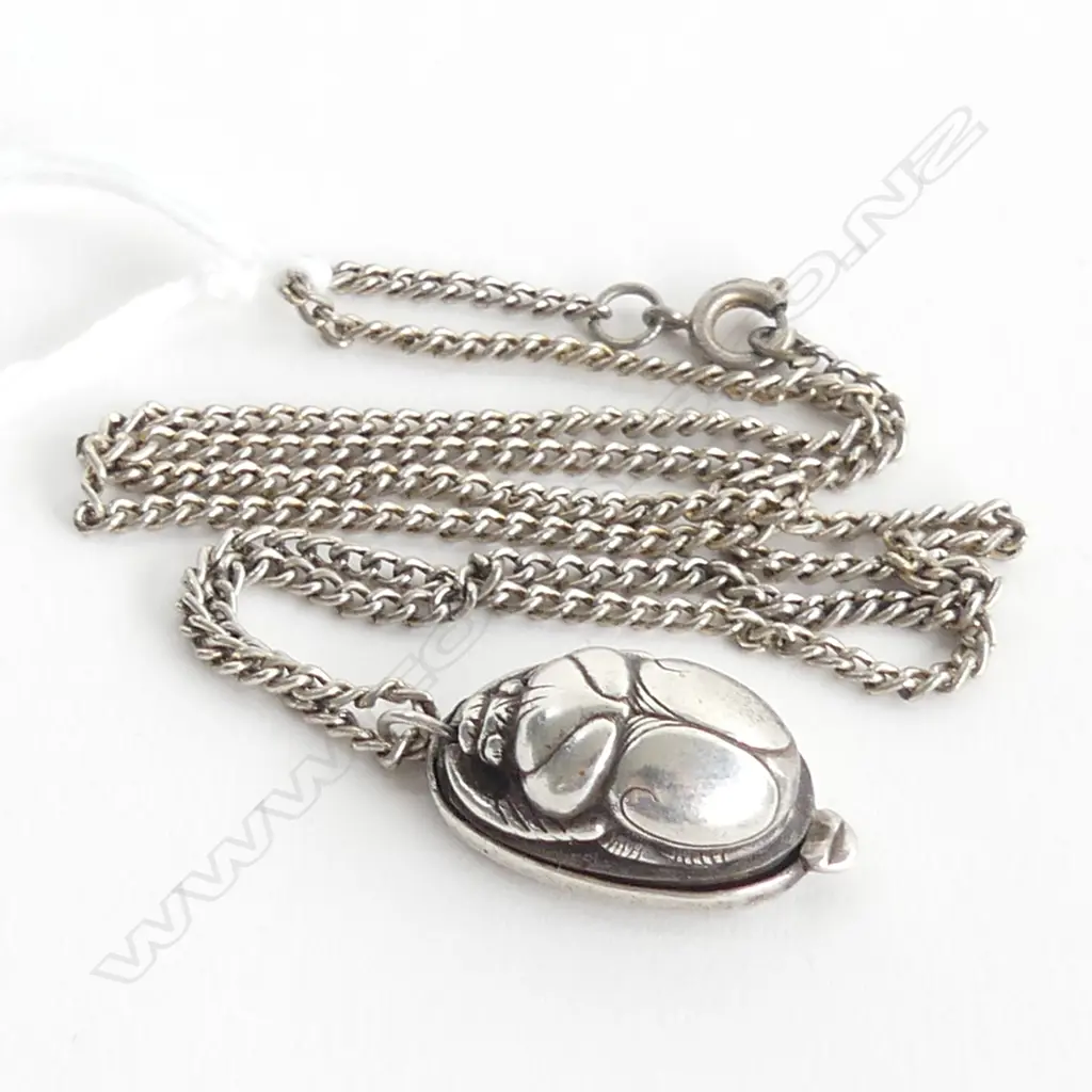 SILVER SCARAB LOCKET ON CHAIN Image 1++