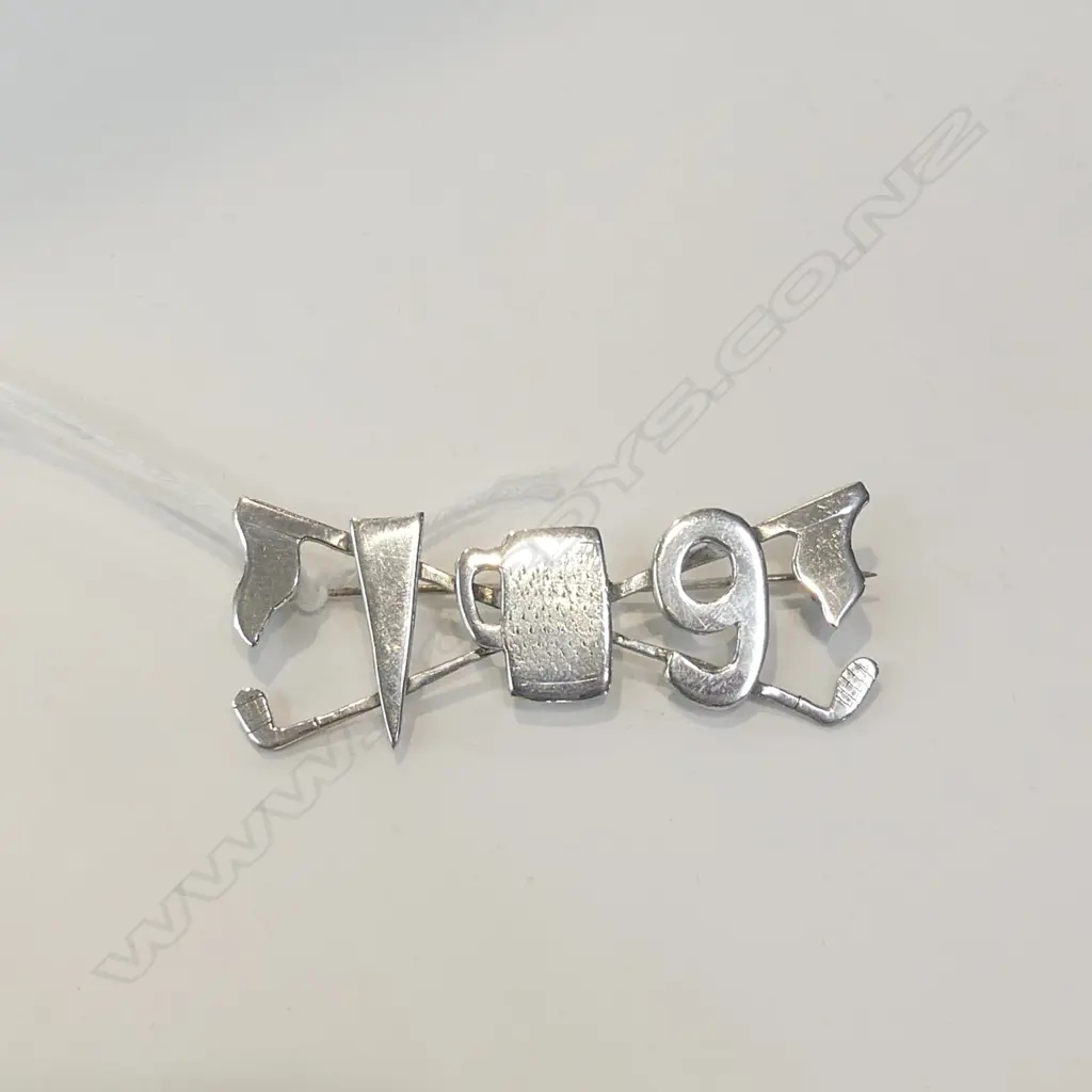 STG SILVER GOLFING BROOCH 19TH HOLE, STAMPED STERLING L 60MM Image 1++