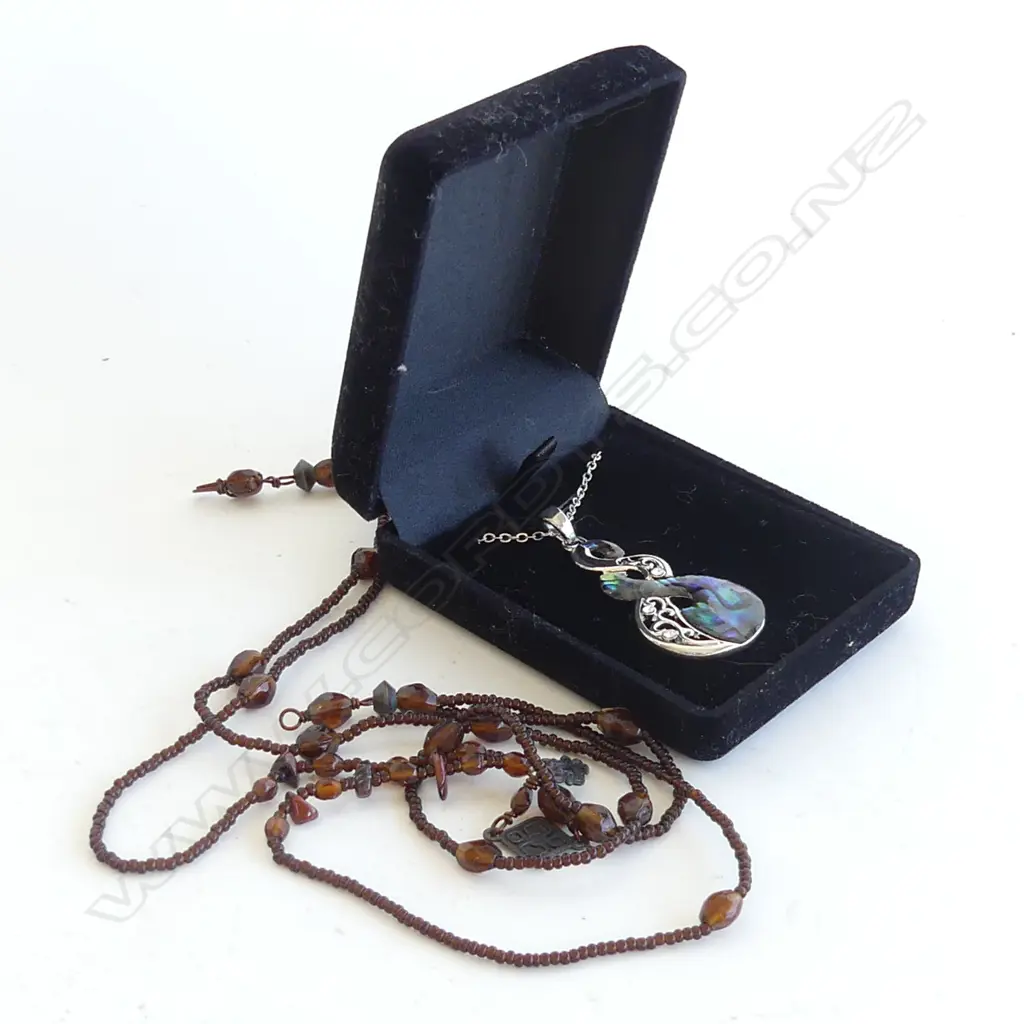 GARNET DOUBLE STRAND NECKLACE + SILVER TONE & PAUA SHELL MAORI DESIGN PENDANT & CHAIN Image 1++