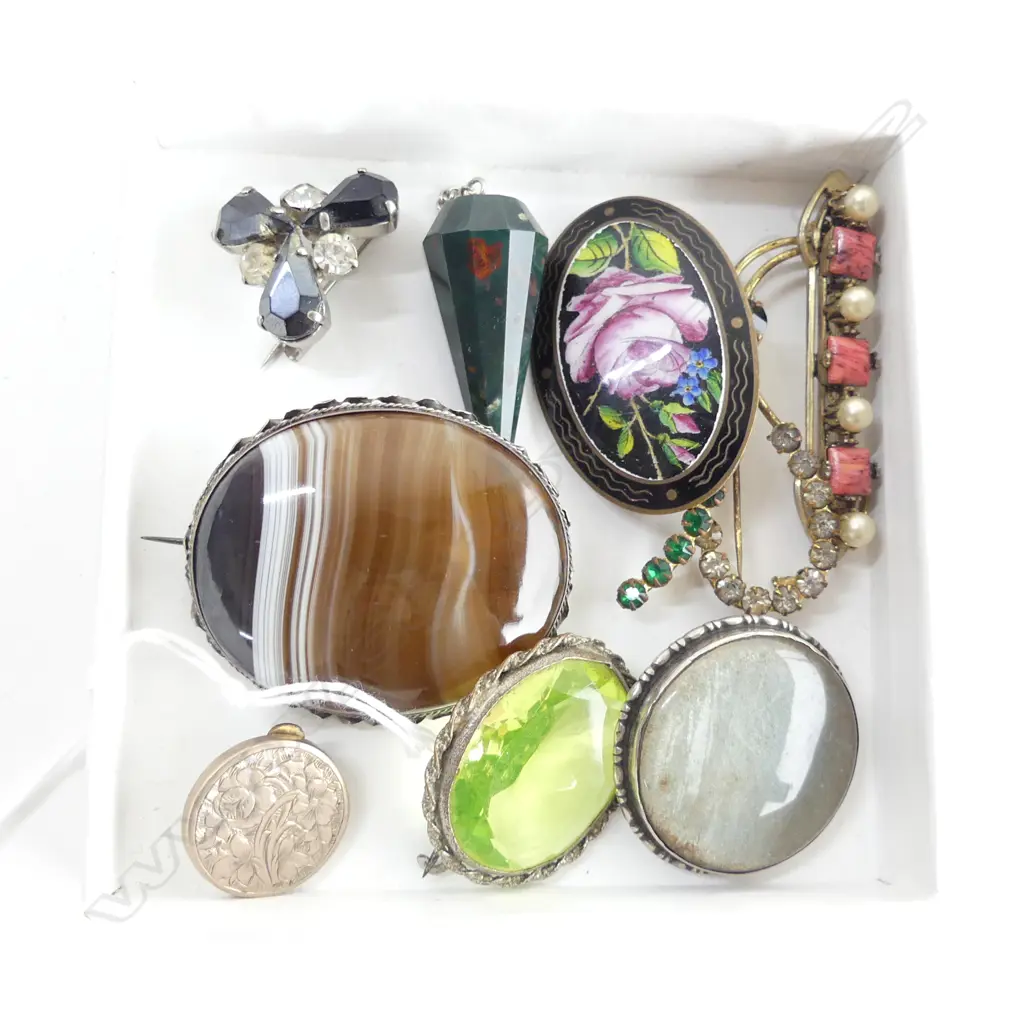 7 VINTAGE BROOCHES ETC: SILVER & AGATE. FLORAL ENAMEL ETC Image 1++