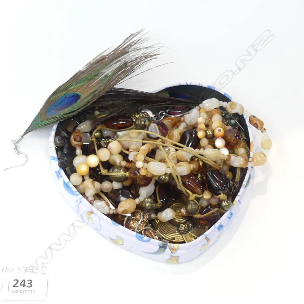 BLUE HEART TIN OF ASST COSTUME JEWELLERY  Image 1++