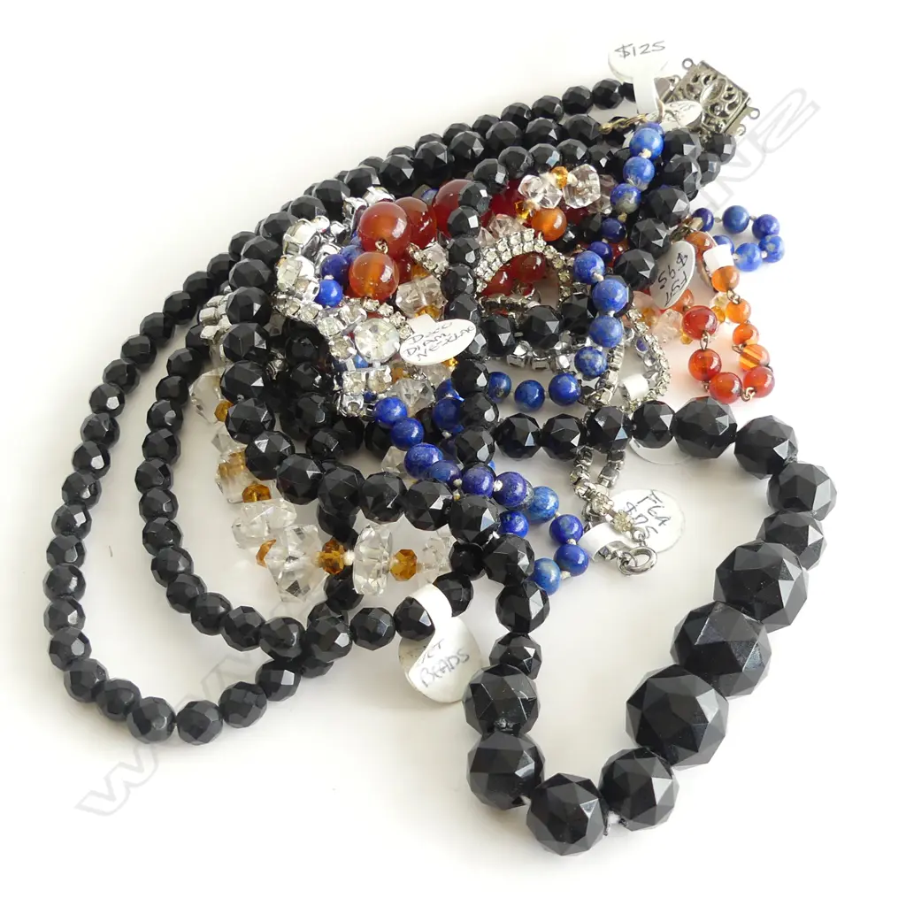 ASSTMNT OF 7 NECKLACES Image 1++