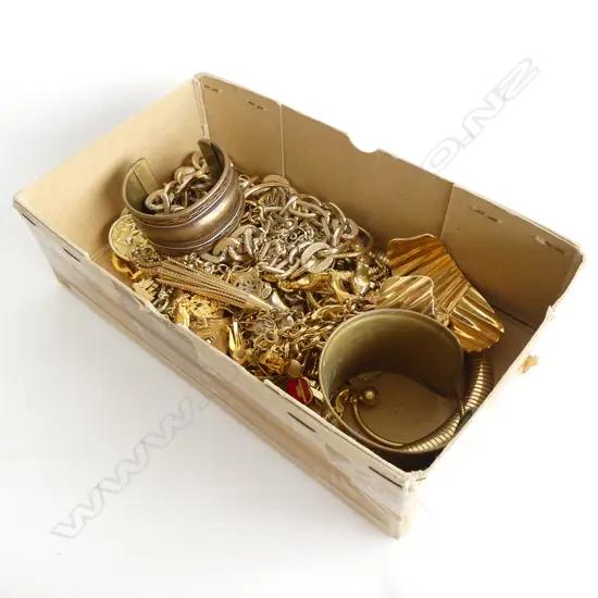 GOLD TONE COSTUME JEWELLERY