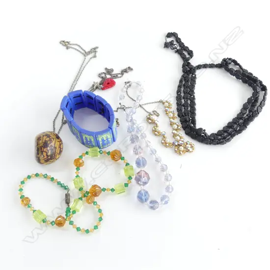 5 VINTAGE COSTUME NECKLACES + NUT PENDANT + BLUE PLASTIC BRACELET