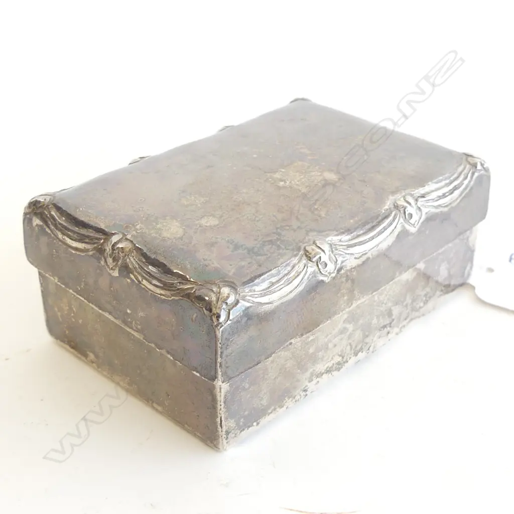 VINTAGE SILVER TRINKET BOX HALLMARKED NEW ZEALAND W. 75mm H. 30mm W. 138gms Image 1++