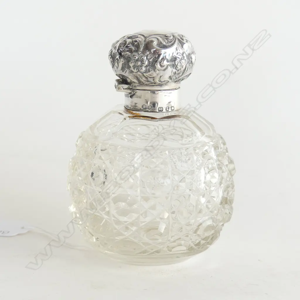 SILVER LIDDED CUT CRYSTAL PERFUME POT BIRMINGHAM 1899 Image 1++