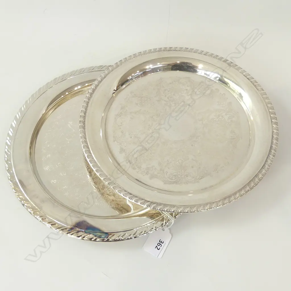 2 SM ROUND SILVER PLATE TRAYS; 1 ONEIDA + 1 OTHER  DIA  260MM Image 1++
