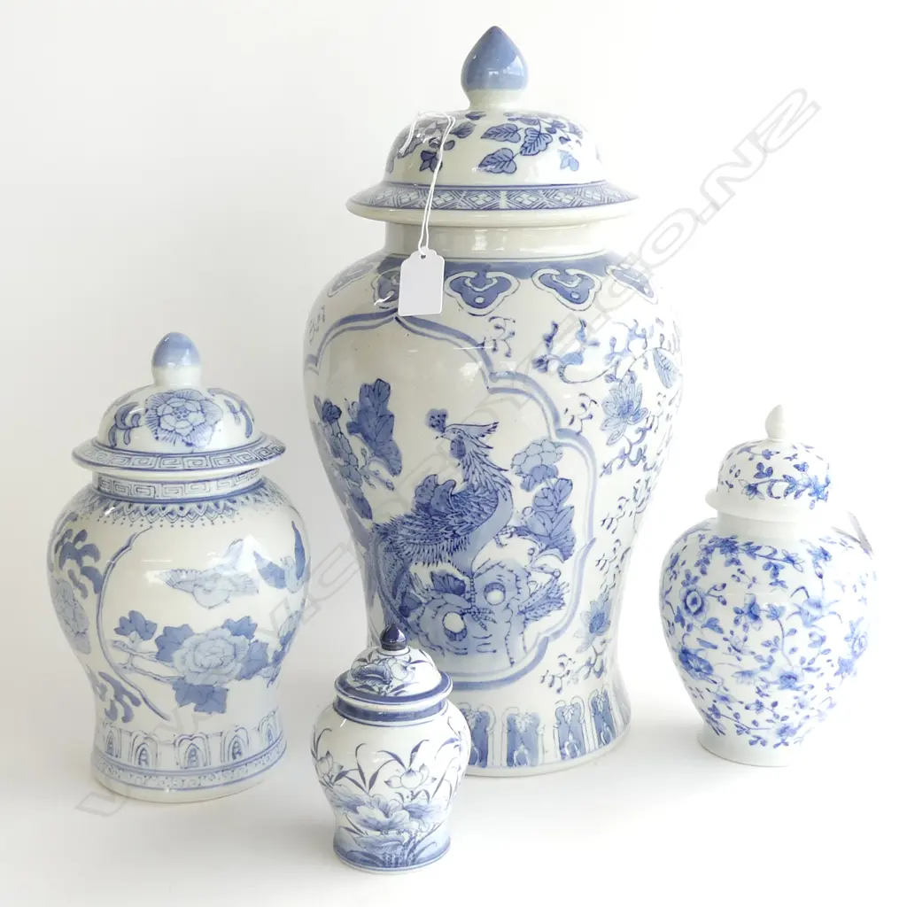 4 GRADUA TED LIDDED GINGER JARS; H.400 / 120mm Image 1++