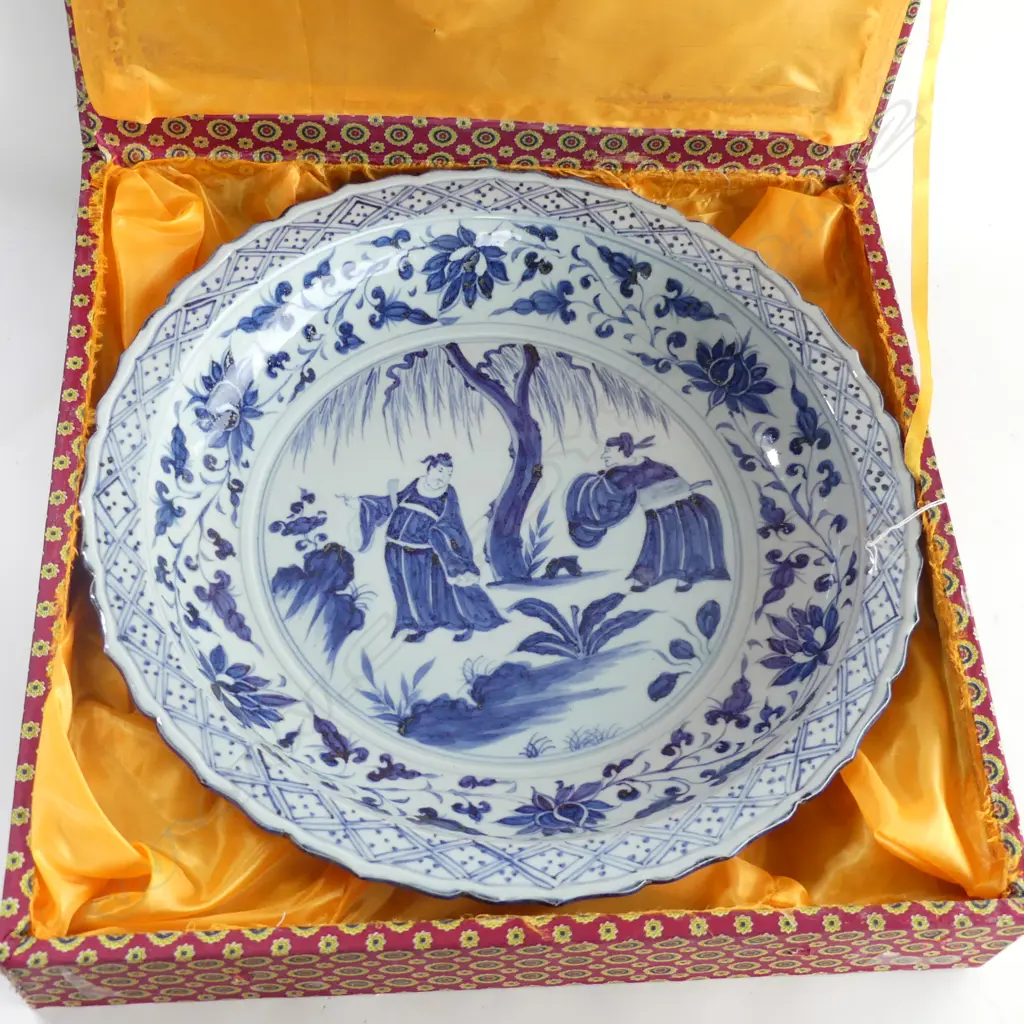 LG BLUE & WHITE ORIENTAL DISH - IN ORIGINAL BOX  DIA  450MM  Image 1++