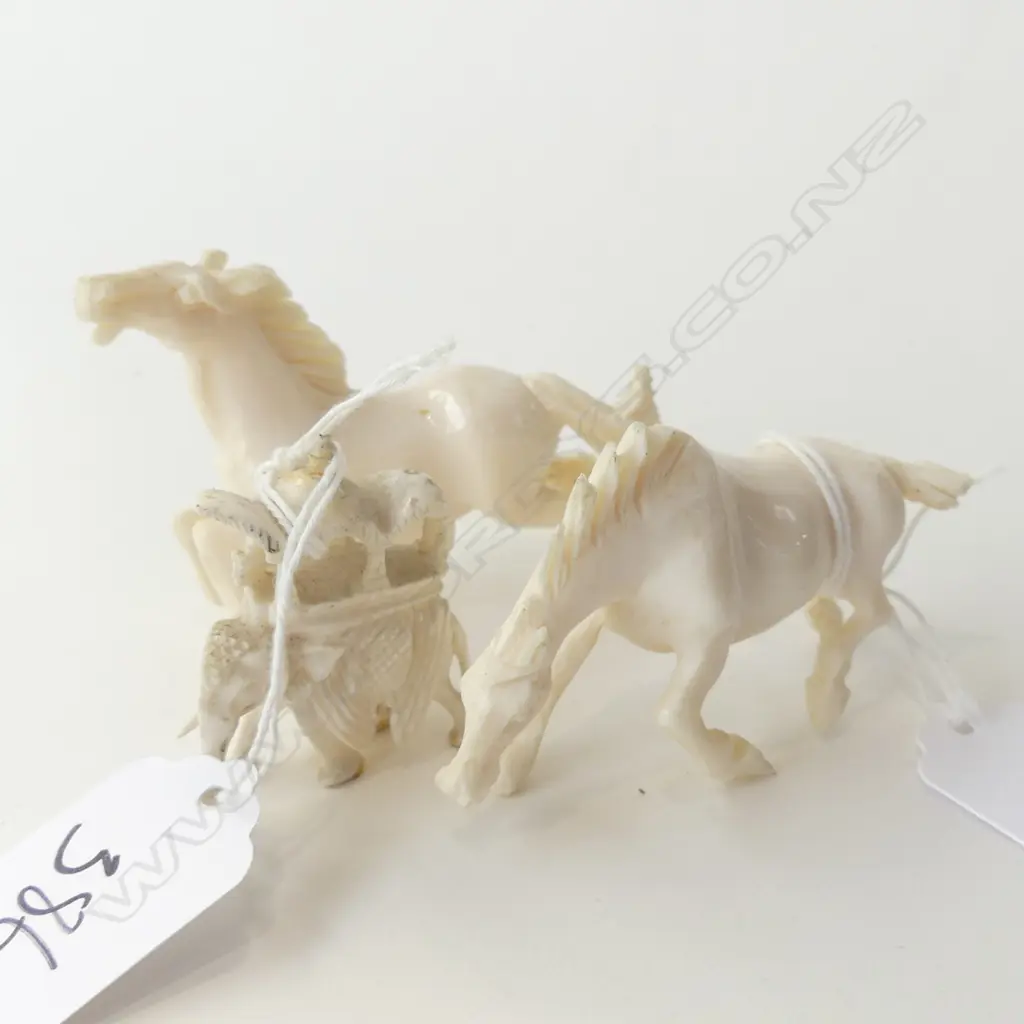 PR CHINESE CARVED IVORY SMALL HORSES & INDIAN ELEPHANT tallest H.55mm Image 1++