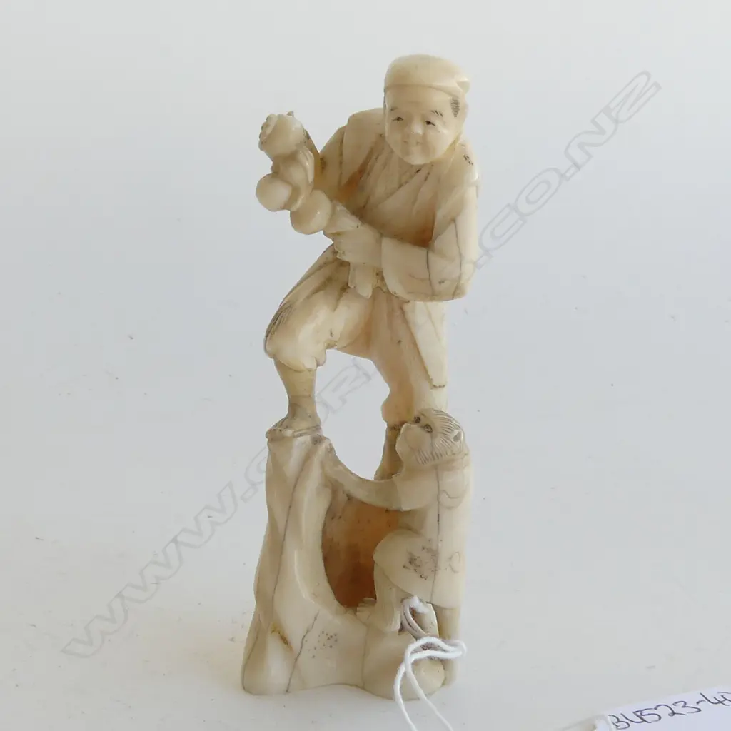 JAPANESE MARINE IVORY CARVED FIGURE WITH MONKEY signed Image 1++
