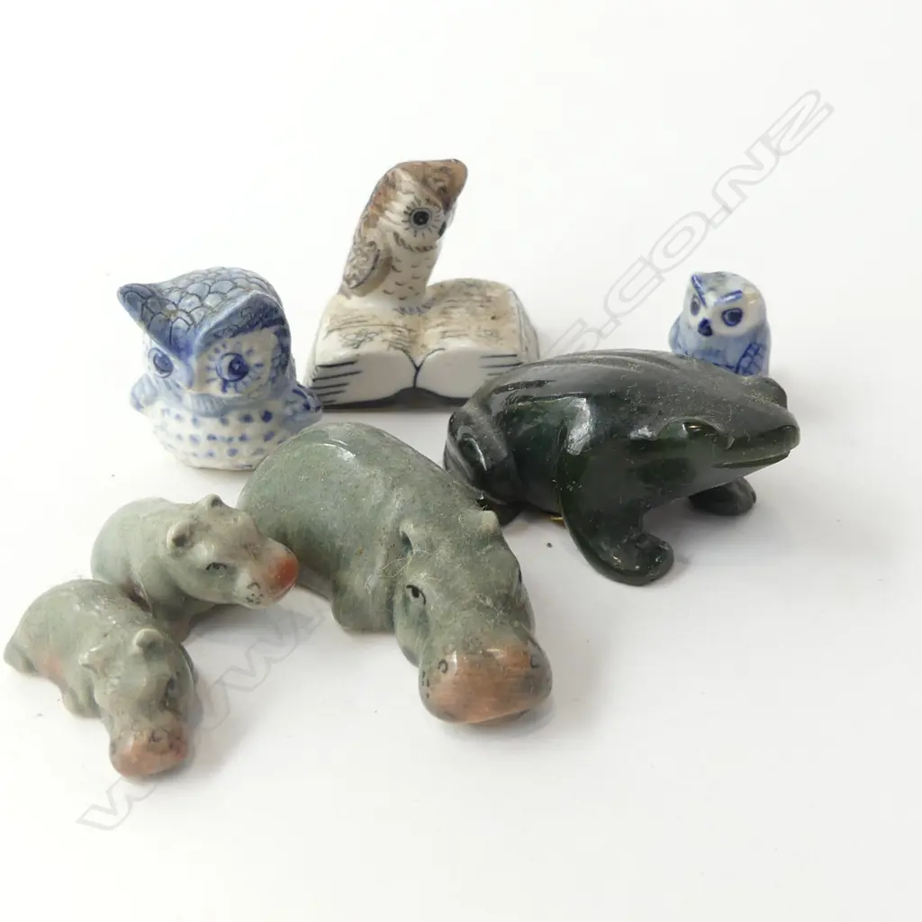 7 MINIATURE ANIMALS; OWLS, HIPPOS & FROG  Image 1++