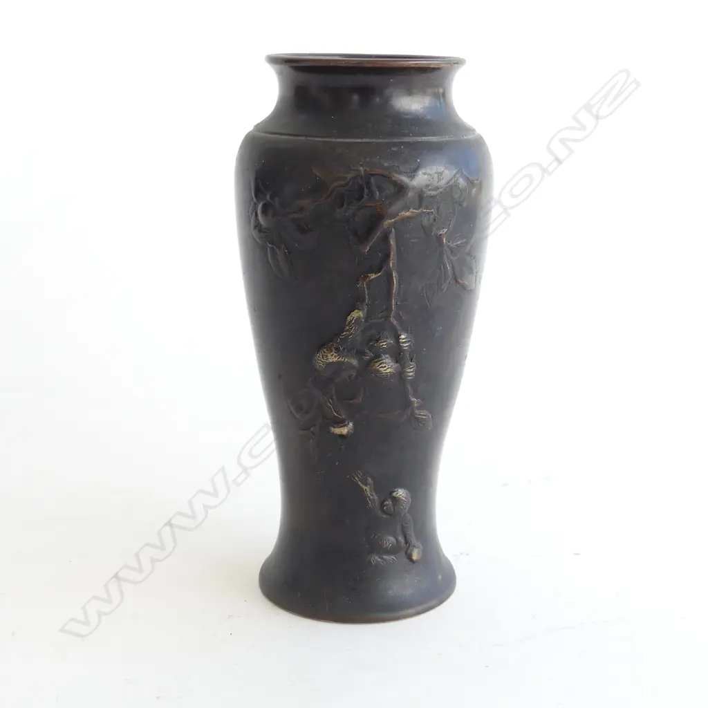 OLD JAPANESE BRONZE VASE W MONKEYS H.185mm Image 1++