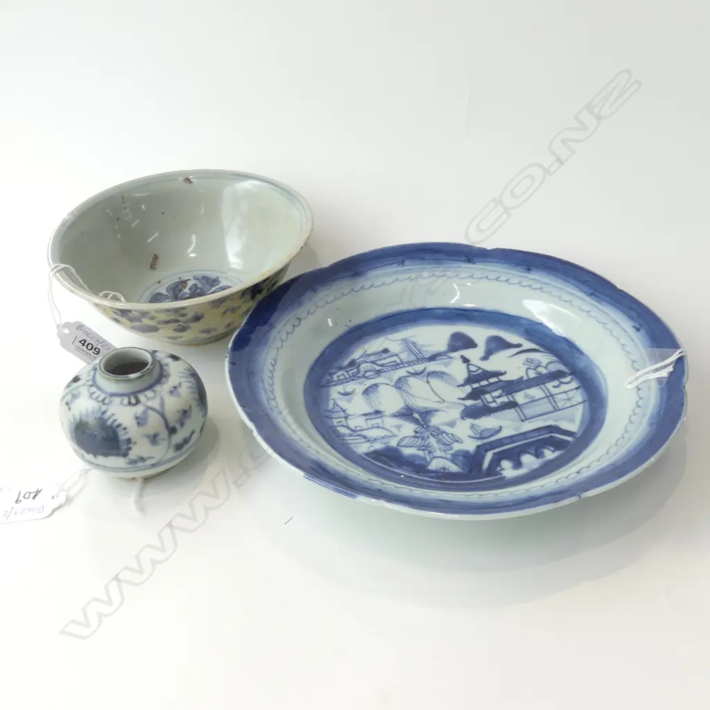 CHINESE PROVINCAL B/W PLATE AND BOWL BOTH A/F WITH SMALL JARLET D 200 MM Image 1++