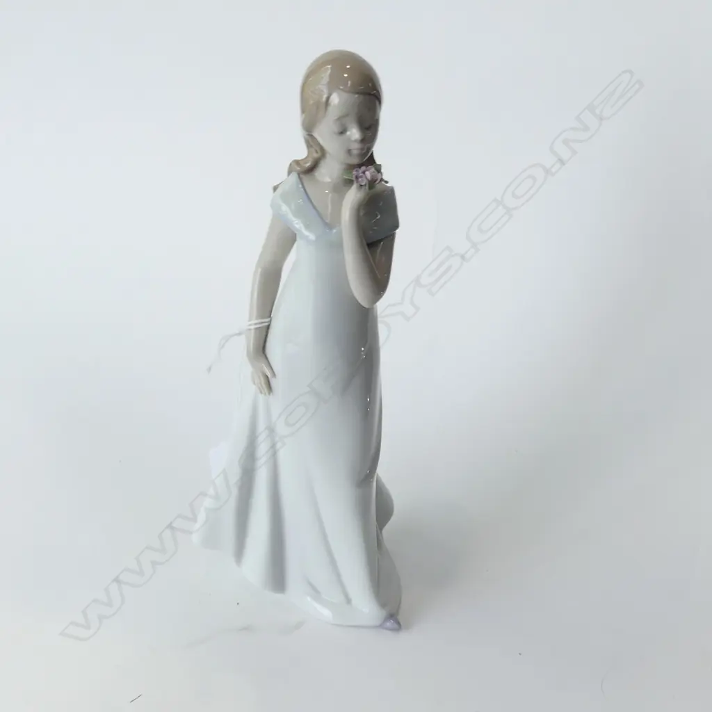 LLADRO FIGURINE; GIRL w. FLOWERS H.225mm Image 1++
