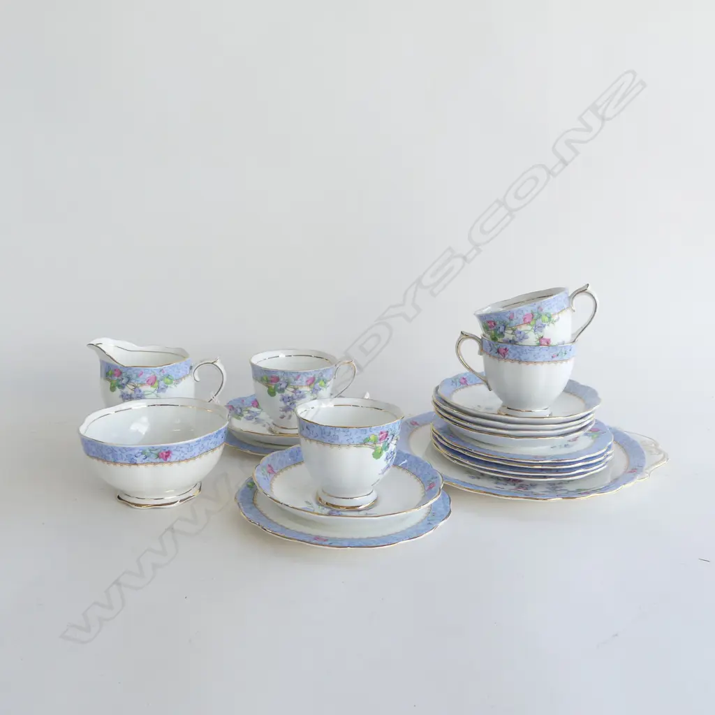 19 PCE ROYAL ALBERT 'HAREBELL' TEA SET; 4 CUPS, 6 SAUCERS, 6 PLATES, SANDWICH PLATE, JUG & SUGAR BOWL Image 1++