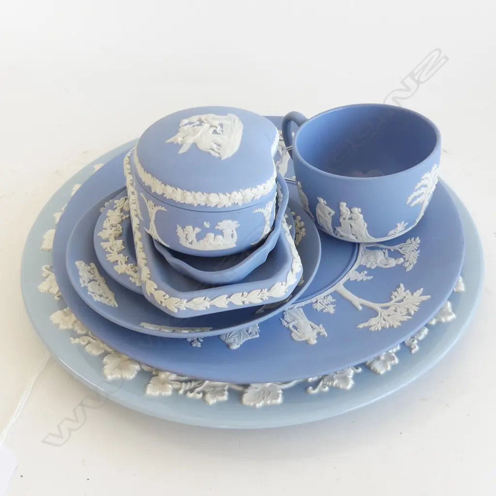 COLLECTION OF PALE BLUE WEDGWOOD PLATE D. 275mm Image 1++