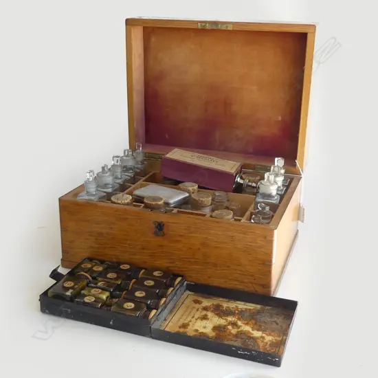 TRAVELLING APOTHACARY CASE INCL CONTENTS + OLD FROUDS VETERINARY HYPODERMIC SYRINGE